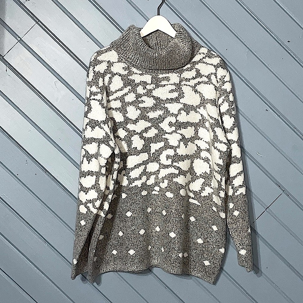 Lety & Me Stitch Fix grey white abstract chunky turtle neck sweater NWOT